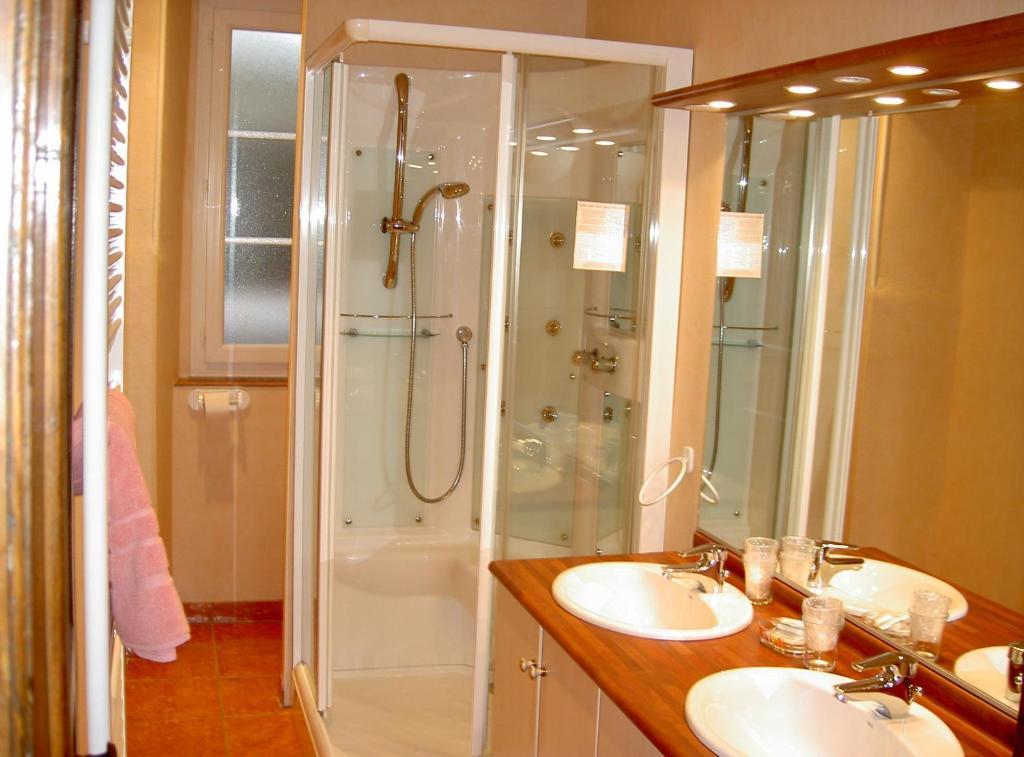 Hotel Panoramic Et Des Bains Люс-Сен-Совер Стая снимка
