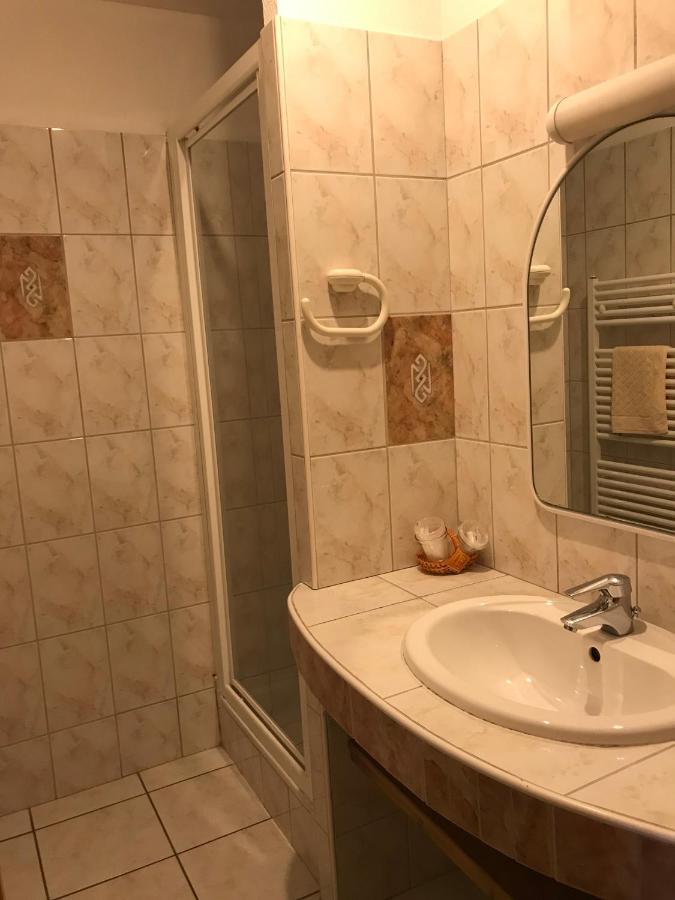 Hotel Panoramic Et Des Bains Люс-Сен-Совер Екстериор снимка