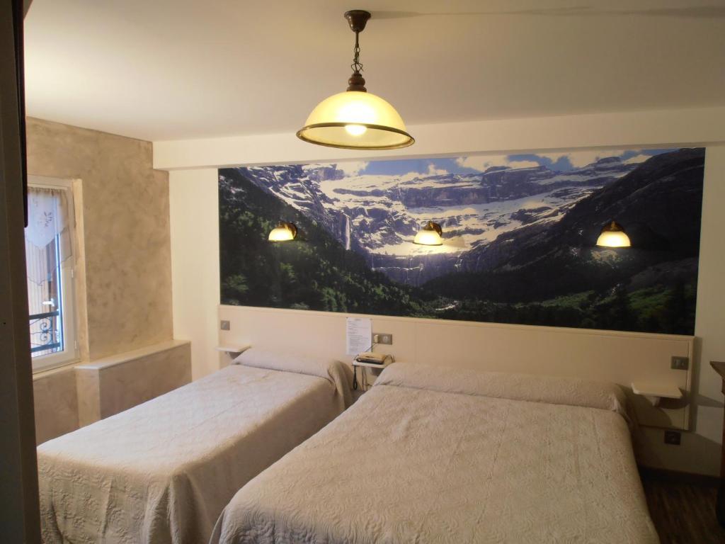 Hotel Panoramic Et Des Bains Люс-Сен-Совер Стая снимка