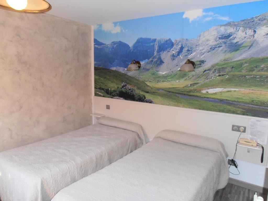 Hotel Panoramic Et Des Bains Люс-Сен-Совер Стая снимка