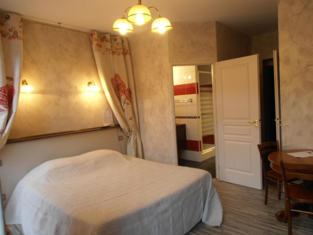Hotel Panoramic Et Des Bains Люс-Сен-Совер Стая снимка