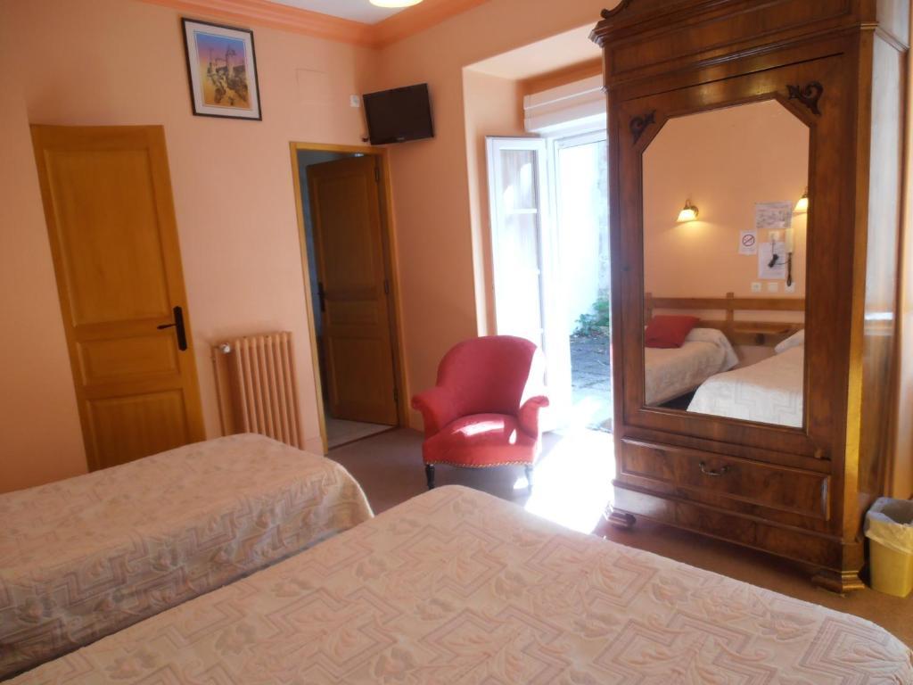 Hotel Panoramic Et Des Bains Люс-Сен-Совер Стая снимка